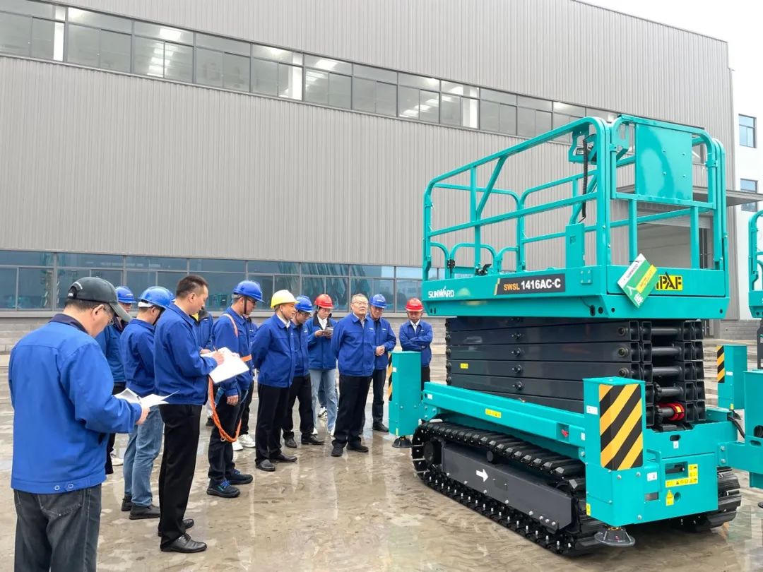 出厂即“出道”！尊龙凯时官网网址智能首款履带剪叉式高空作业平台批量上市