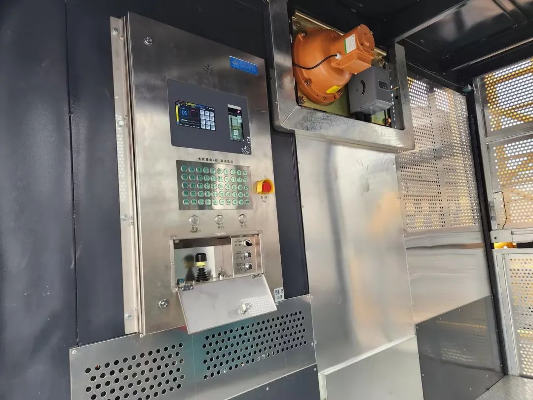 科技显能、再添新品！尊龙凯时官网网址江麓智能施工升降机乐成下线