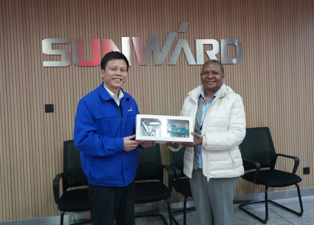 乌干达驻华大使到访尊龙凯时官网网址智能