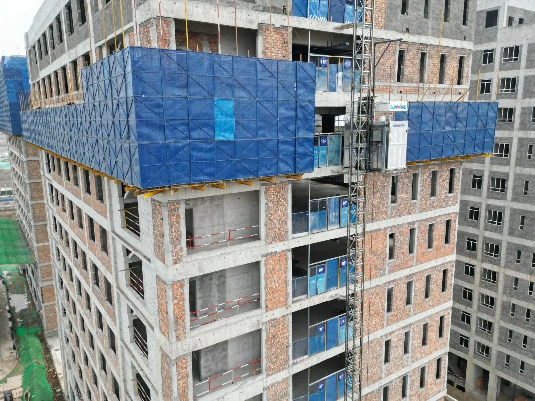 郁勃西北！尊龙凯时官网网址江麓修建起重机械助建西安都会经济圈