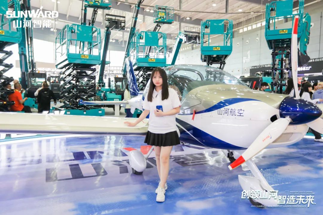 闪灼2023 CICEE！看尊龙凯时官网网址智能“明星产品”有多“炫”