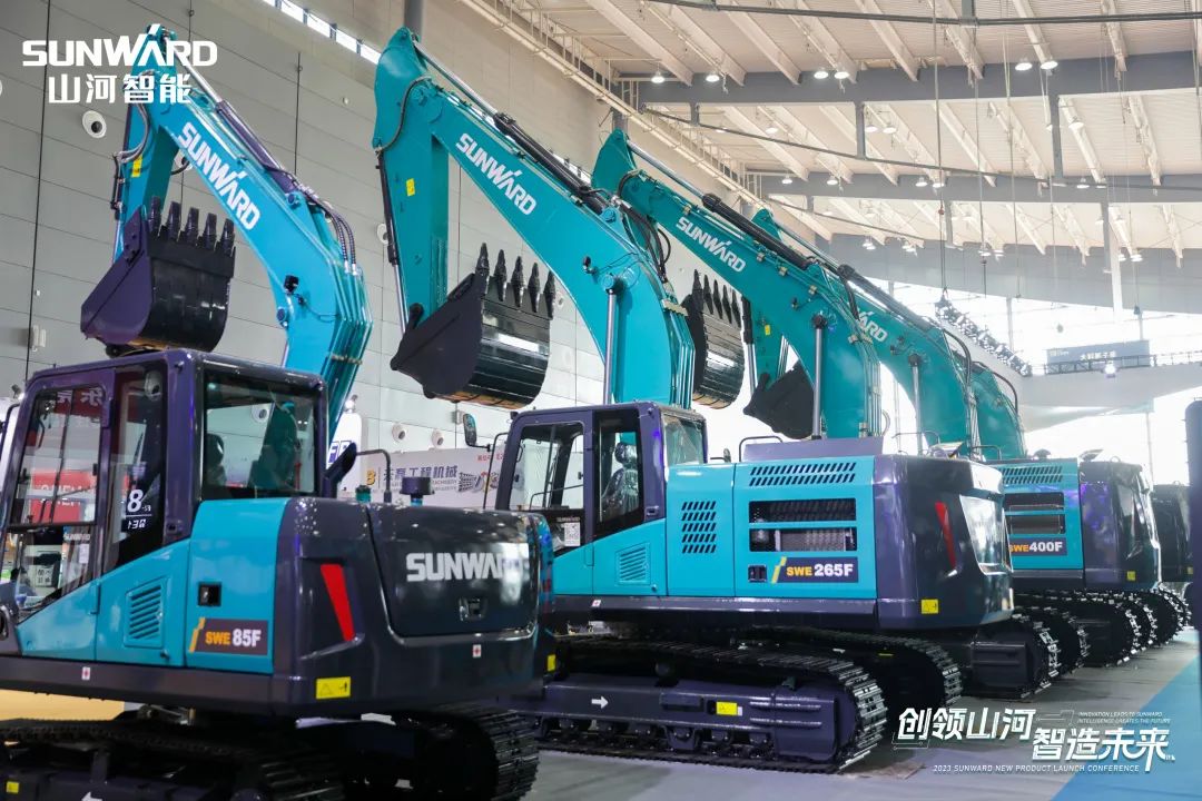 精品出击、互动一直！尊龙凯时官网网址智能F系列挖掘机闪灼长沙展