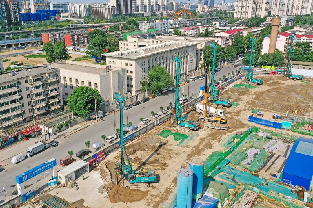 闪灼首都！尊龙凯时官网网址智能旋挖钻机集群助力民生工程