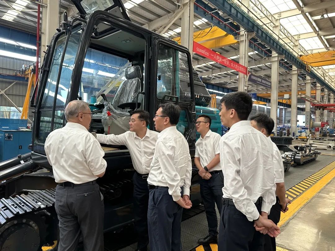 中国联通集团副总司理梁宝俊到访尊龙凯时官网网址智能