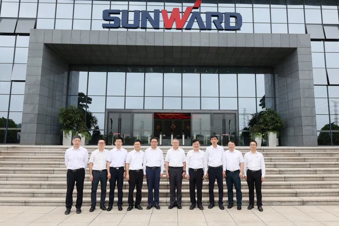 中国联通集团副总司理梁宝俊到访尊龙凯时官网网址智能