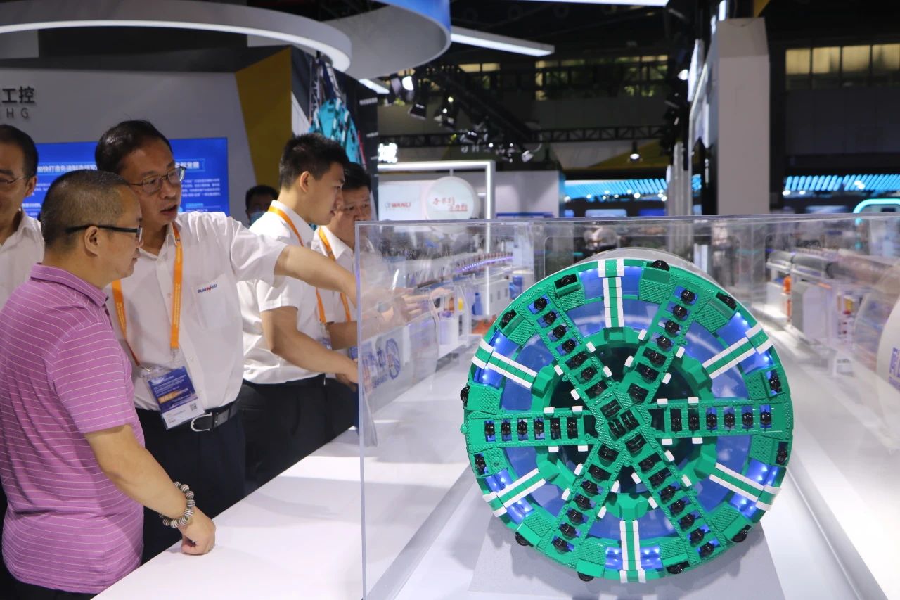 中铁尊龙凯时官网网址亮相首届广州大湾区国际轨道交通工业生长论坛暨展览会