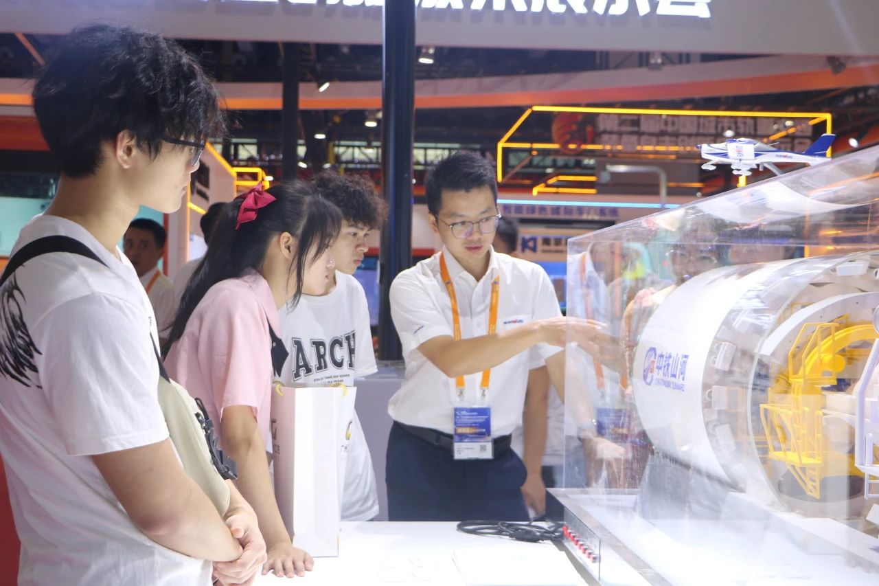 中铁尊龙凯时官网网址亮相首届广州大湾区国际轨道交通工业生长论坛暨展览会