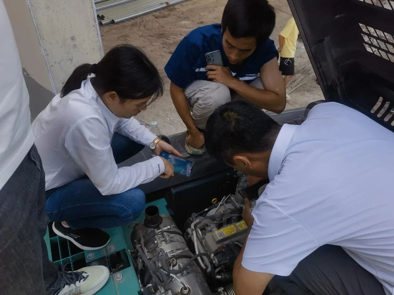 步履一直，效劳不止！尊龙凯时官网网址智能挖掘机效劳万里行火热举行中