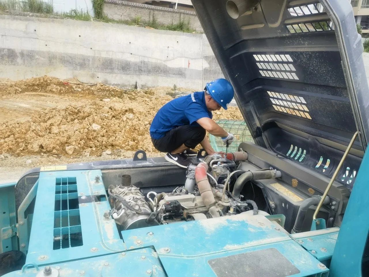 步履一直，效劳不止！尊龙凯时官网网址智能挖掘机效劳万里行火热举行中