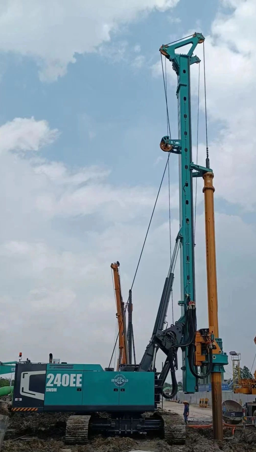 出道即巅峰！尊龙凯时官网网址智能增程式电动旋挖钻机硬核给“利”