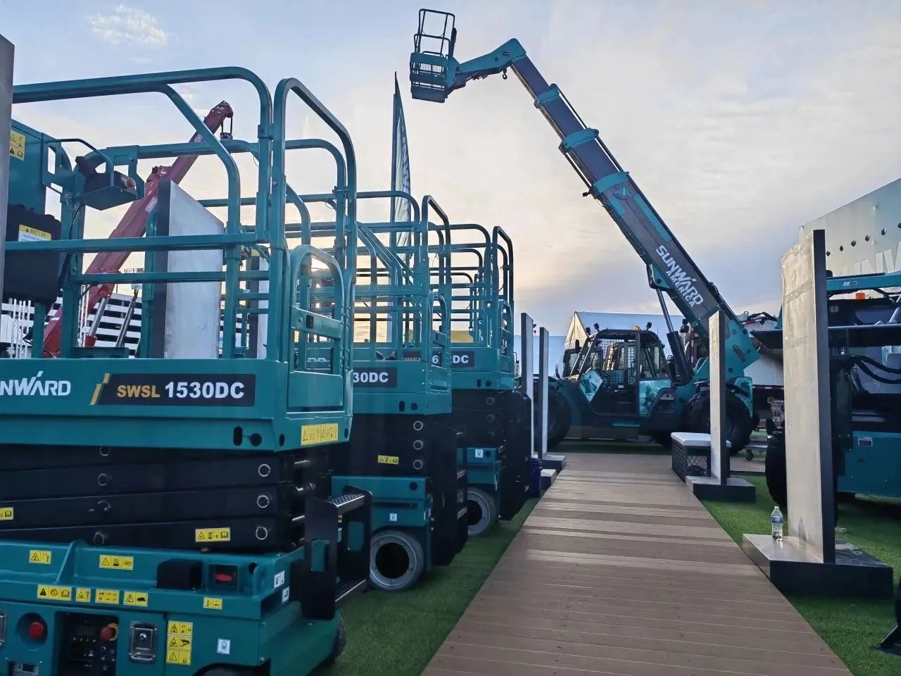 外洋销售同比增添超200%！尊龙凯时官网网址智能高空机械阔步“出海”