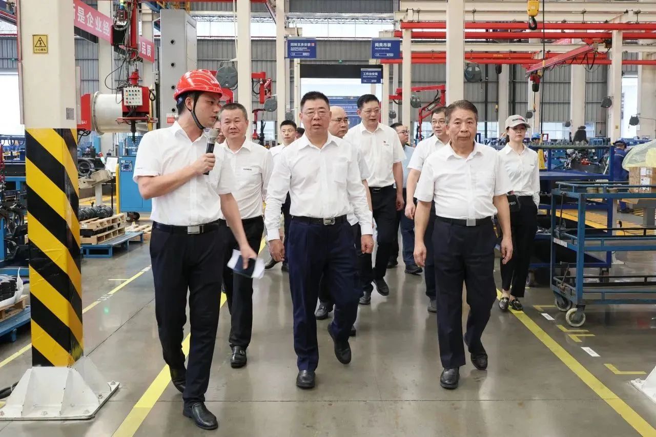 两门第界500强企业董事长同访尊龙凯时官网网址智能