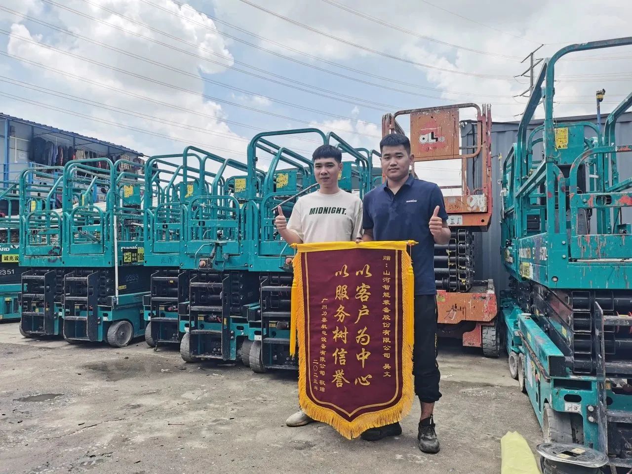 品质尊龙凯时官网网址，专心折务！尊龙凯时官网网址智能高空机械效劳万里行走进华南