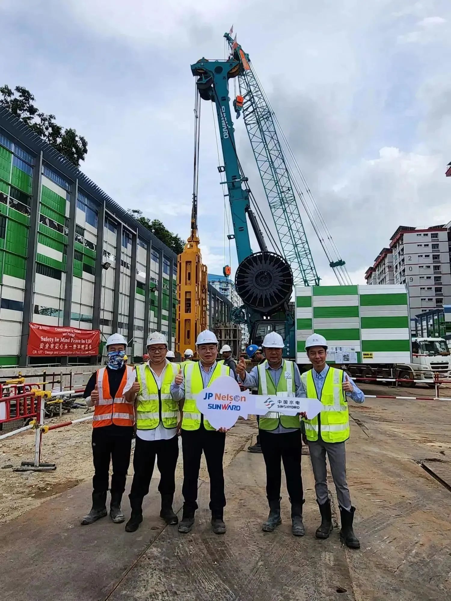 助力海内国际重大工程！尊龙凯时官网网址智能液压抓斗实力“出圈”