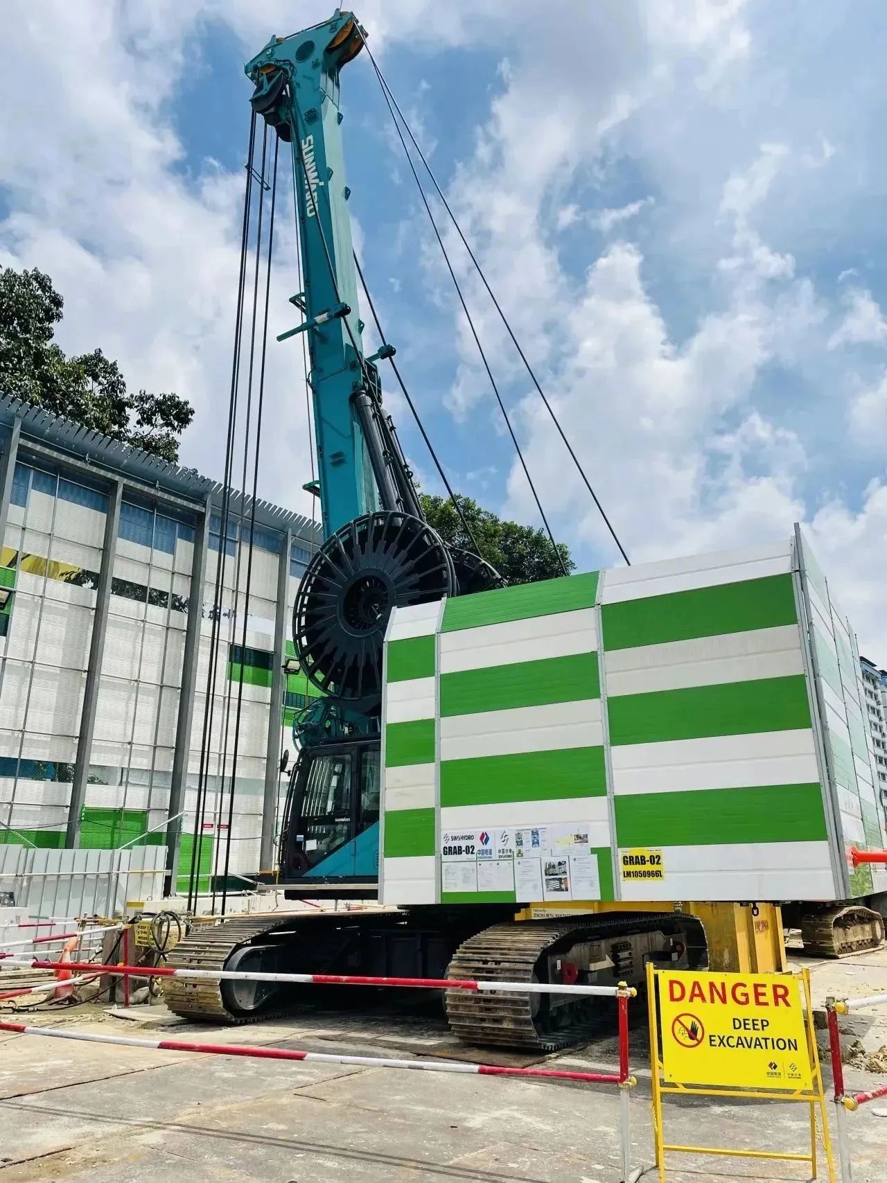 助力海内国际重大工程！尊龙凯时官网网址智能液压抓斗实力“出圈”