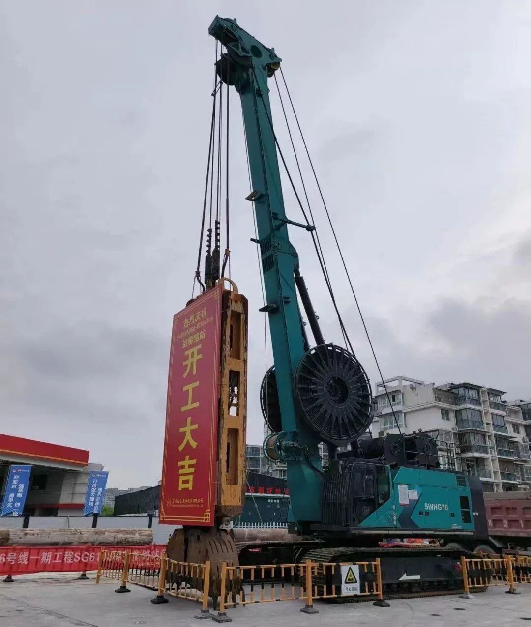 助力海内国际重大工程！尊龙凯时官网网址智能液压抓斗实力“出圈”