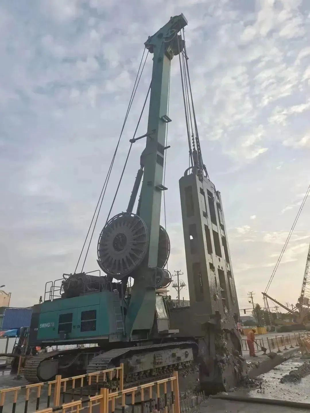 助力海内国际重大工程！尊龙凯时官网网址智能液压抓斗实力“出圈”