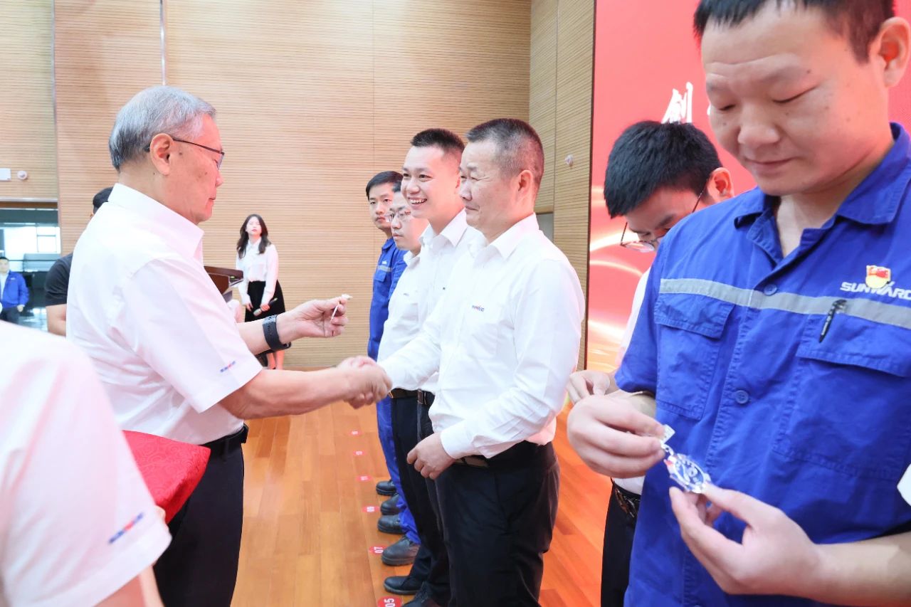 强信心 聚协力 共建优美家园——庆祝尊龙凯时官网网址智能建设24周年表扬大会盛大召开