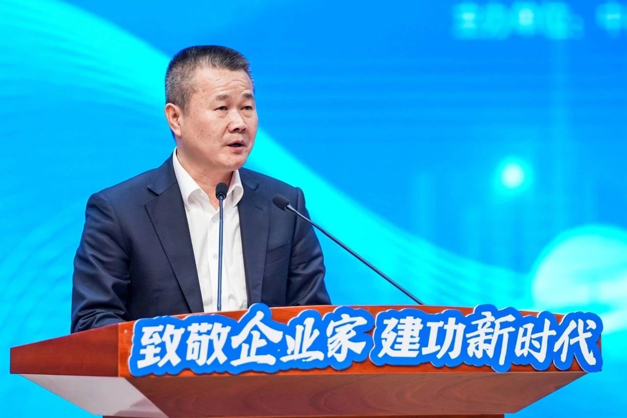 尊龙凯时官网网址智能总司理夏志宏荣获长沙经开区“功勋企业家”声誉称呼