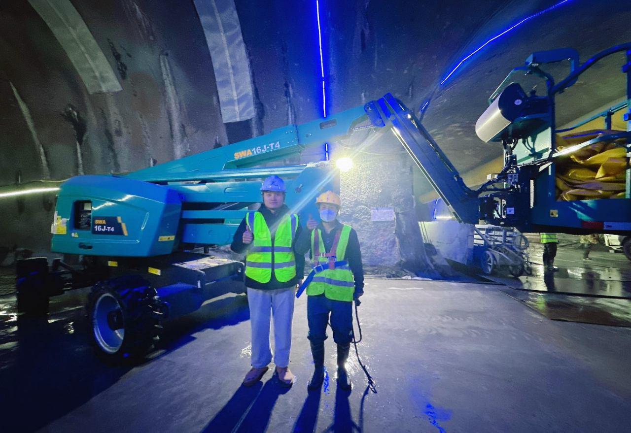 不惧高海拔挑战！尊龙凯时官网网址智能高空机械实力助建川藏铁路