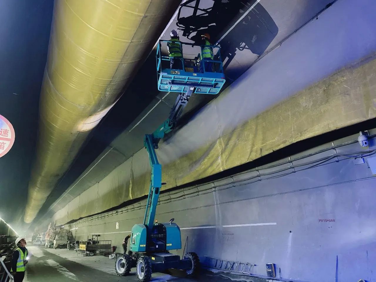 不惧高海拔挑战！尊龙凯时官网网址智能高空机械实力助建川藏铁路