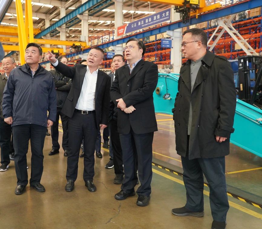 聚焦装备再制造！上海市政协副主席、党组副书记肖贵玉带队调研尊龙凯时官网网址智能