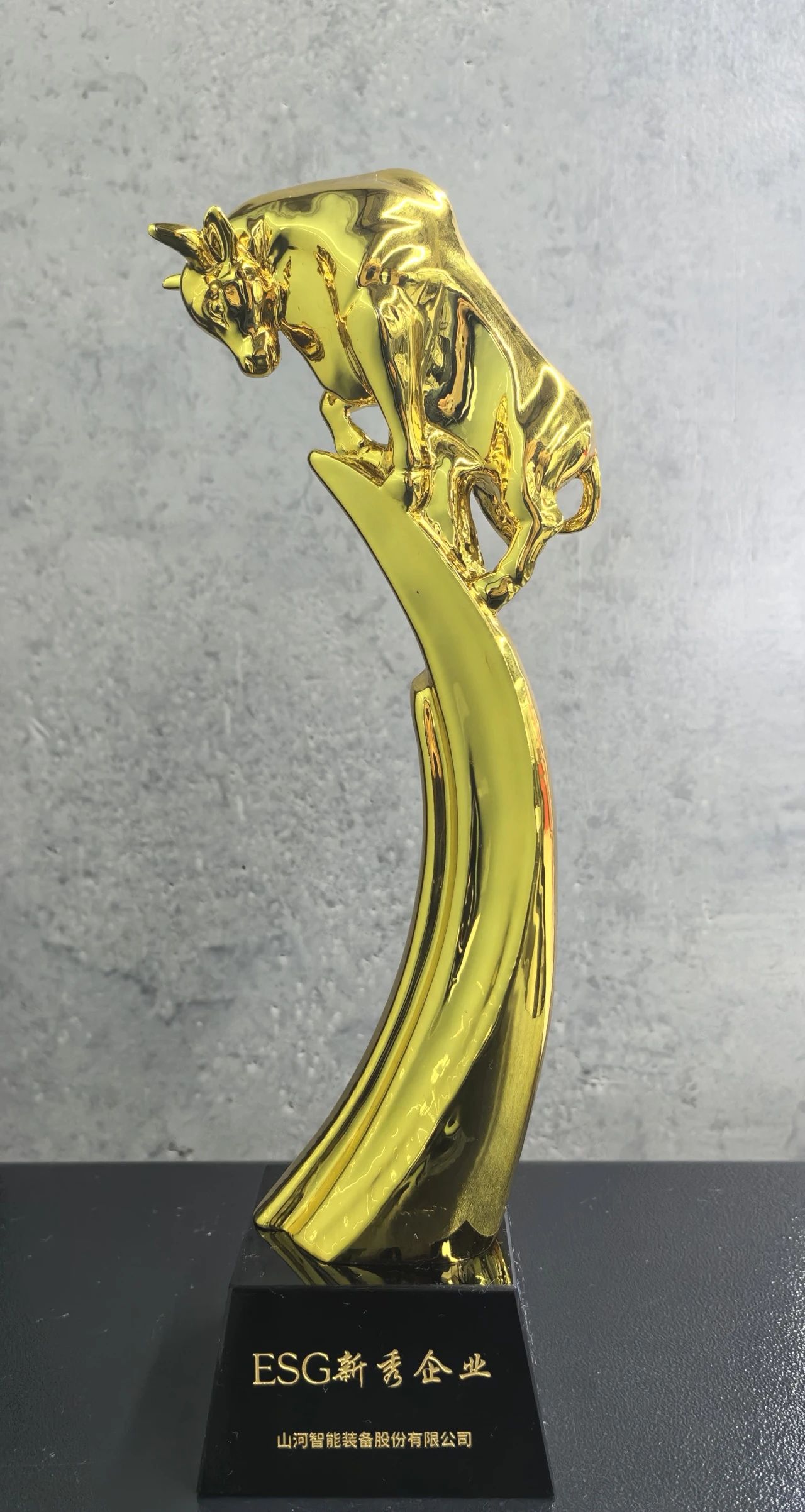 尊龙凯时官网网址智能获评“2023 ESG犇牛奖·新秀企业”