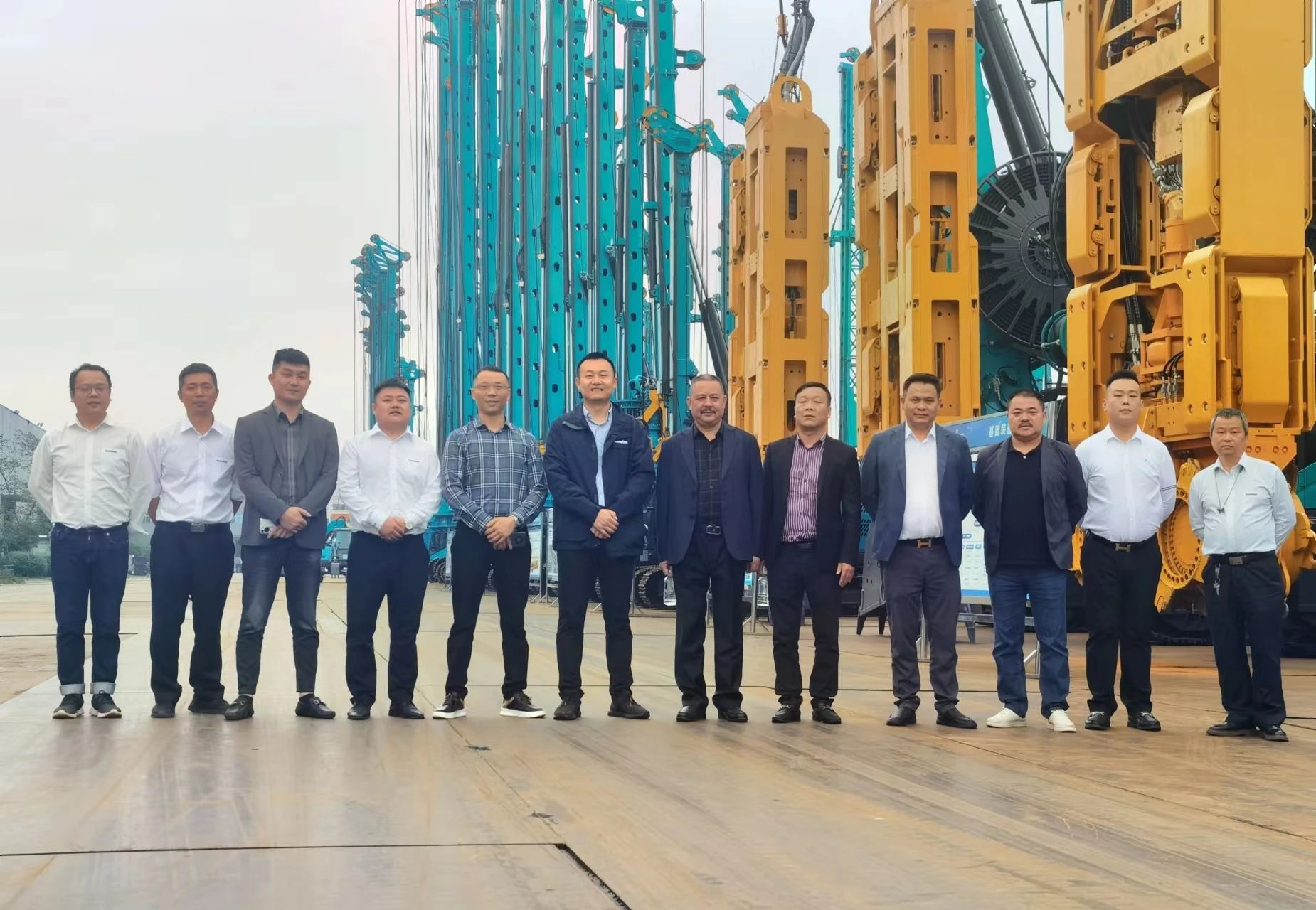 行业严冬现暖阳！现场签购20台旋挖钻机，尊龙凯时官网网址智能携手湖南骏牛助力国家电网项目建设