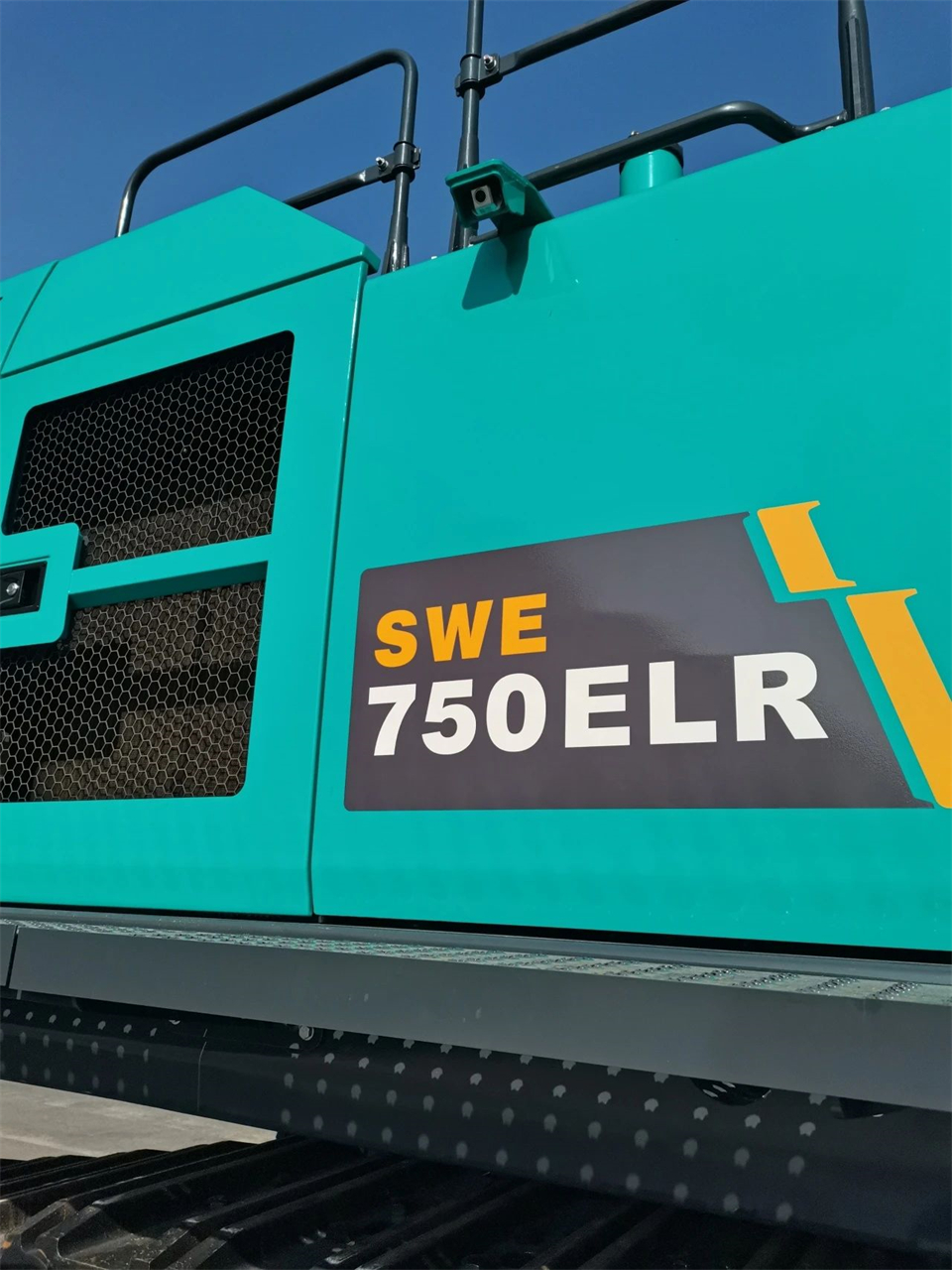 定制开发、功效更强！尊龙凯时官网网址智能SWE750ELR加长臂液压挖掘机下线交付
