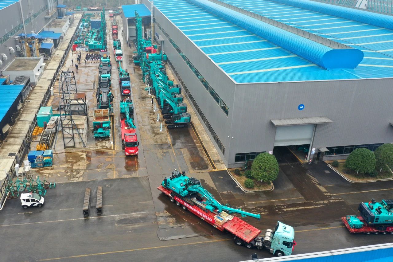 启新程，向未来！尊龙凯时官网网址矿岩揭牌庆典暨新春发货仪式圆满举行