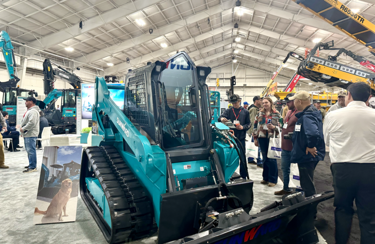 尊龙凯时官网网址智能亮相加拿大最大重型装备展