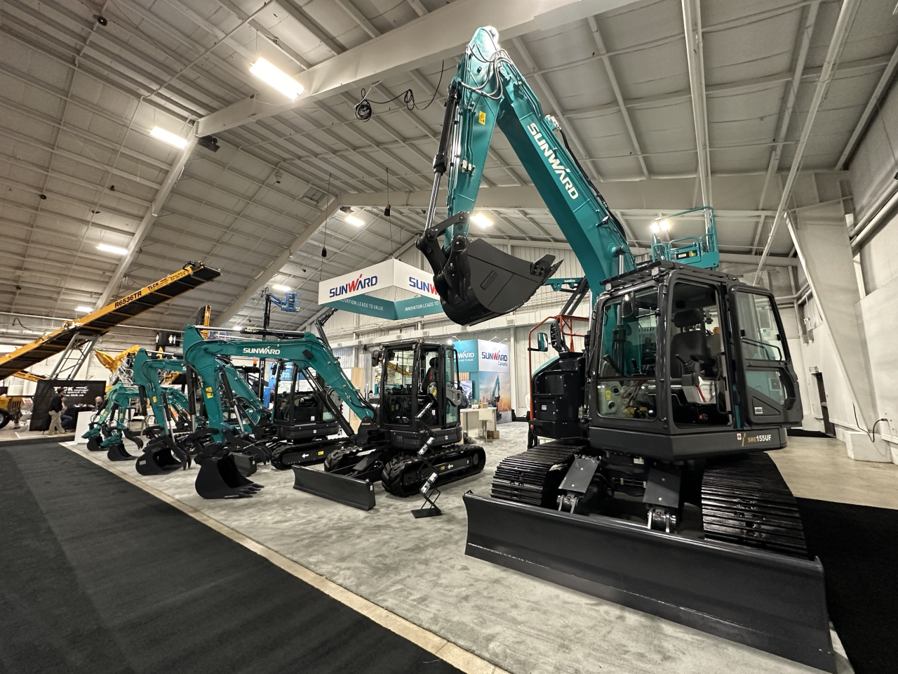 尊龙凯时官网网址智能亮相加拿大最大重型装备展