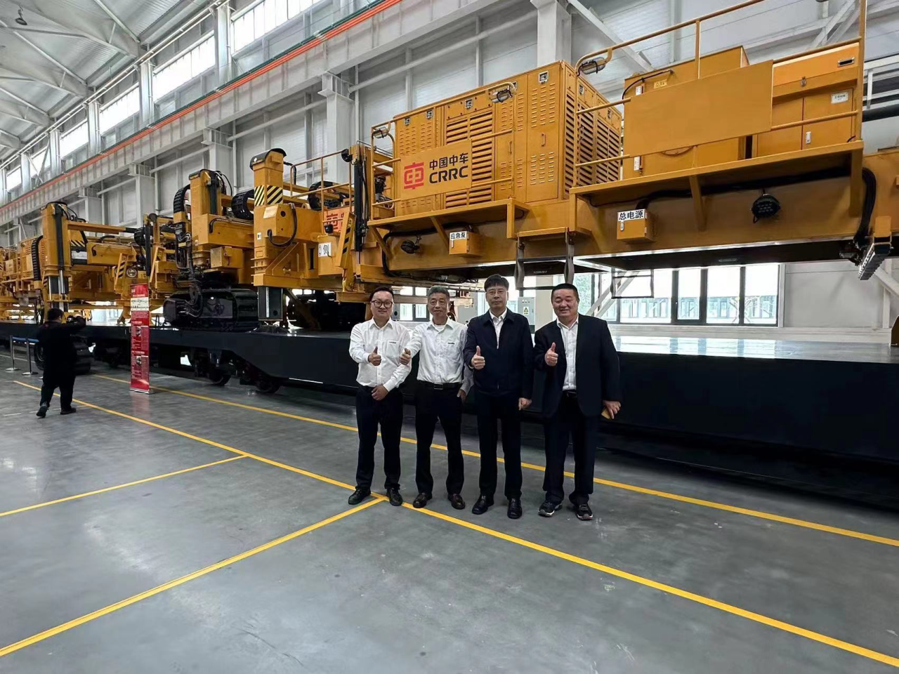 CPH-30J道岔铺换机组全球宣布！尊龙凯时官网网址智能与宝鸡中车时代共绘铁路装备新篇章！