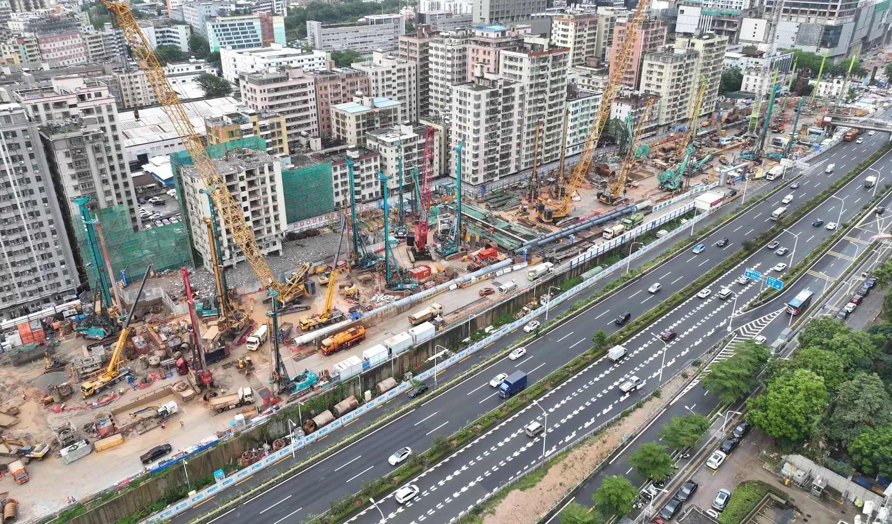 性能突出，超强助力！尊龙凯时官网网址智能旋挖钻机助力深圳地铁五和站施工