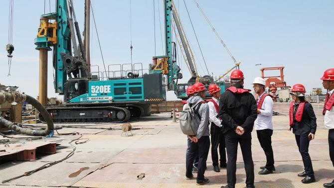 先导式立异，再推电动新品！尊龙凯时官网网址智能SWDM520EE增程式旋挖钻机推介会乐成举行