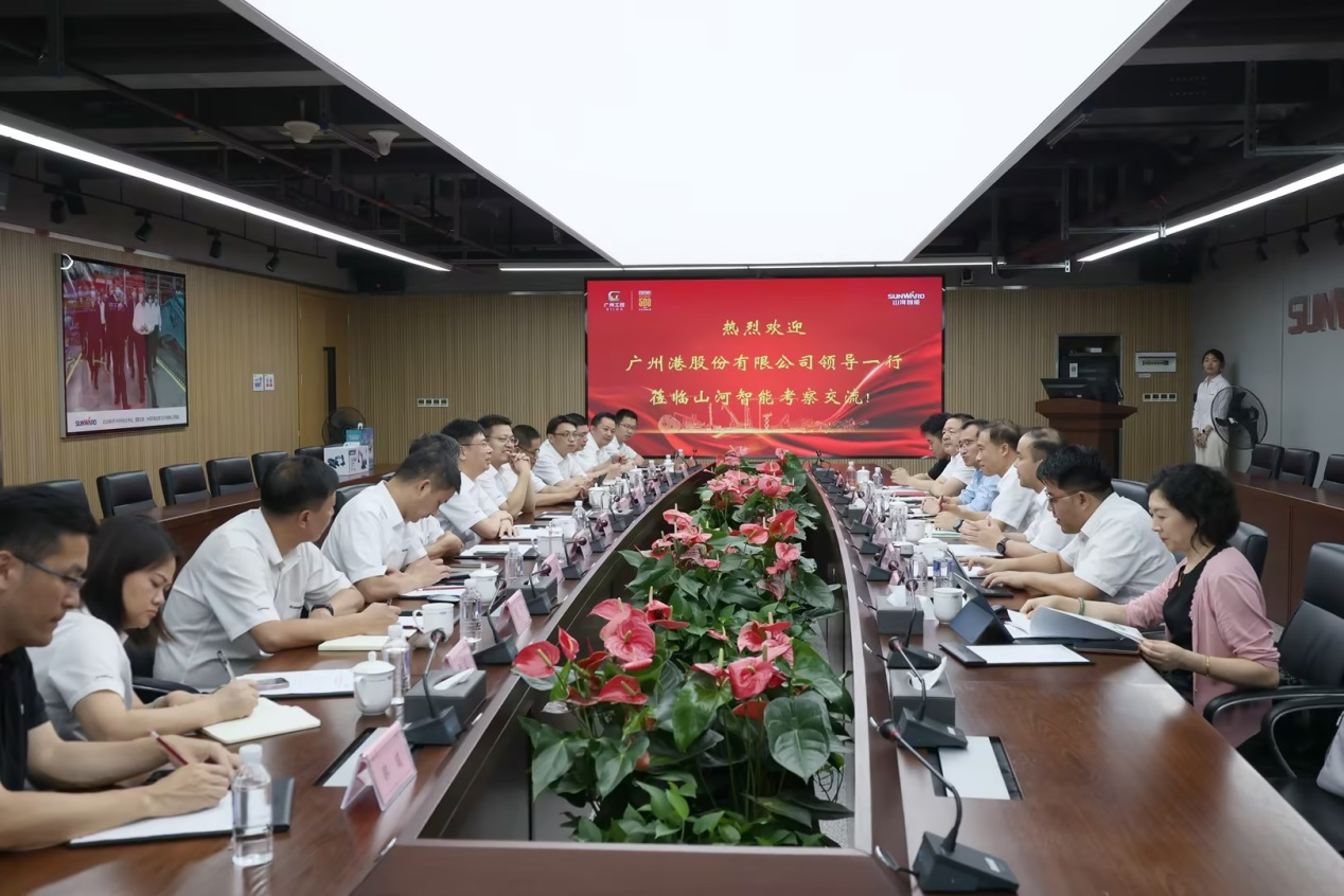 深化交流相助！广州港李明忠副总司理率队莅临尊龙凯时官网网址智能考察交流！