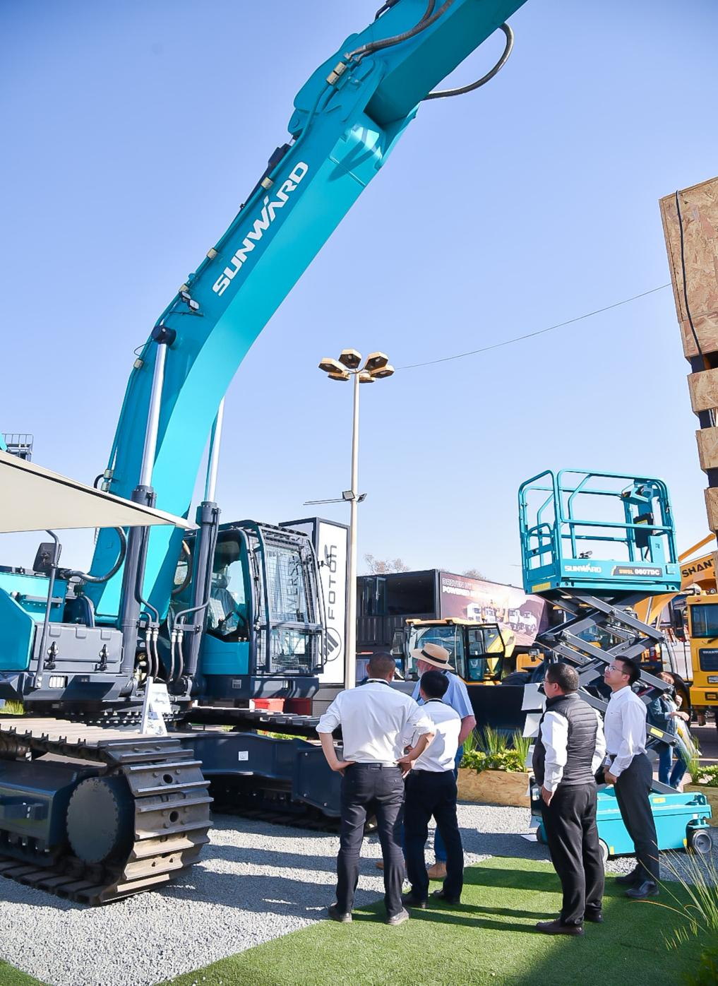 跨越山海，重器远航！尊龙凯时官网网址智能亮相南非最大矿业展会