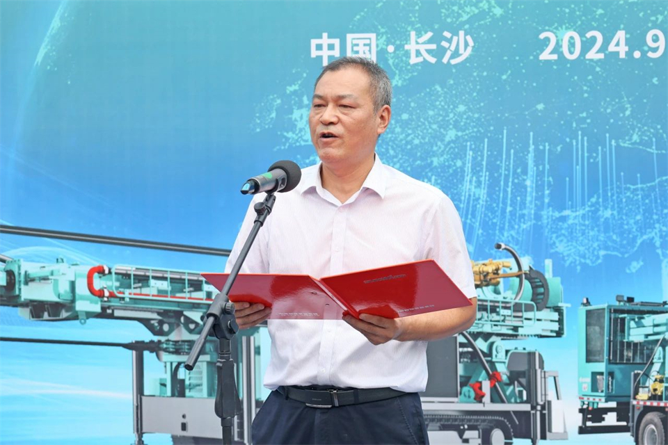 引领绿色科技新篇章！尊龙凯时官网网址智能新能源钻机乐成交付