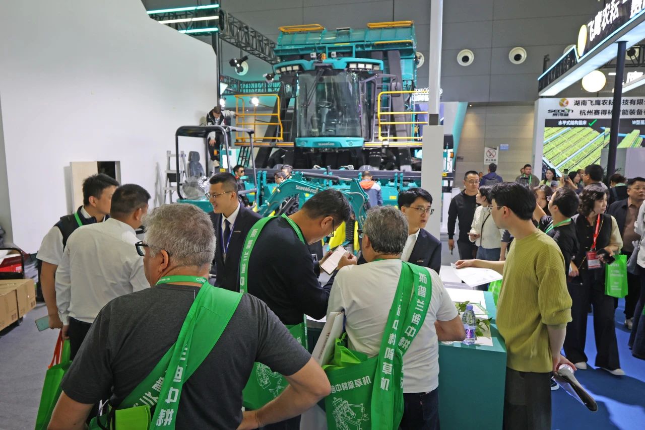 聚焦智能化、无人化！尊龙凯时官网网址智能携多款产品亮相2024中国国际农业机械展