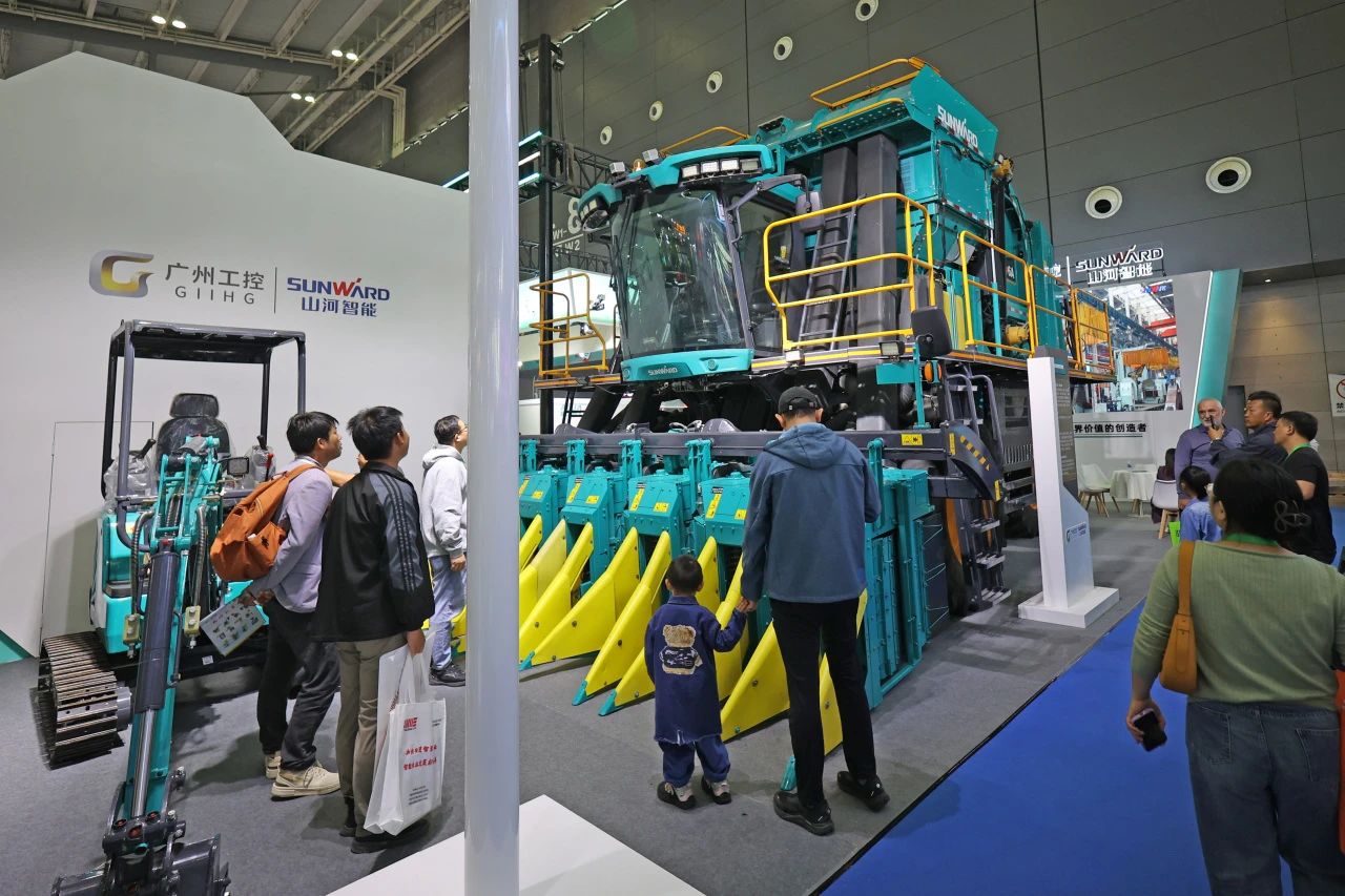 聚焦智能化、无人化！尊龙凯时官网网址智能携多款产品亮相2024中国国际农业机械展