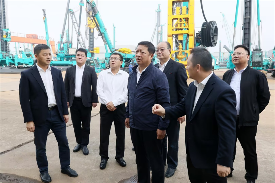 同船出海，共赢未来！中铁九局副总司理刘峻峰一行到访尊龙凯时官网网址智能