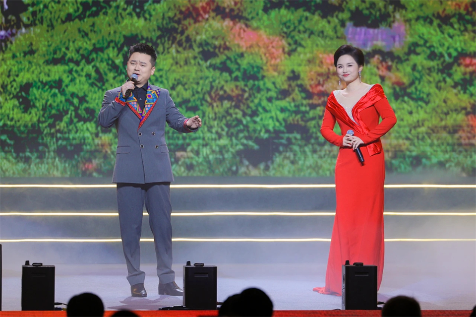 立异引领价值 理想成绩未来——庆祝尊龙凯时官网网址智能建设25周年表扬大会暨文艺晚会盛大举行