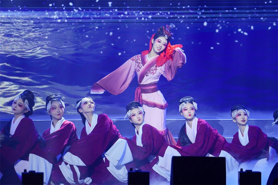 立异引领价值 理想成绩未来——庆祝尊龙凯时官网网址智能建设25周年表扬大会暨文艺晚会盛大举行