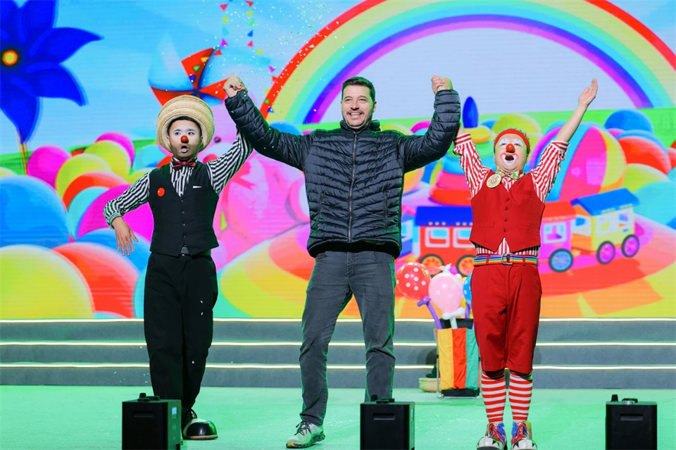 立异引领价值 理想成绩未来——庆祝尊龙凯时官网网址智能建设25周年表扬大会暨文艺晚会盛大举行