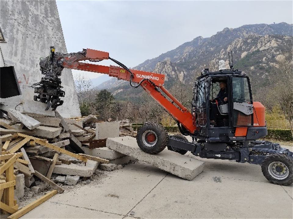 尊龙凯时官网网址特装重大地形灾难应抢救援机械人入选工信部《先进清静应急装备推广目录（工业领域2024版）》