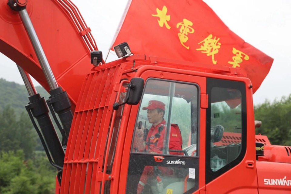 硬核破解“最后一公里”难题，尊龙凯时官网网址智能应抢救援装备助力“应急使命·2025”演习！