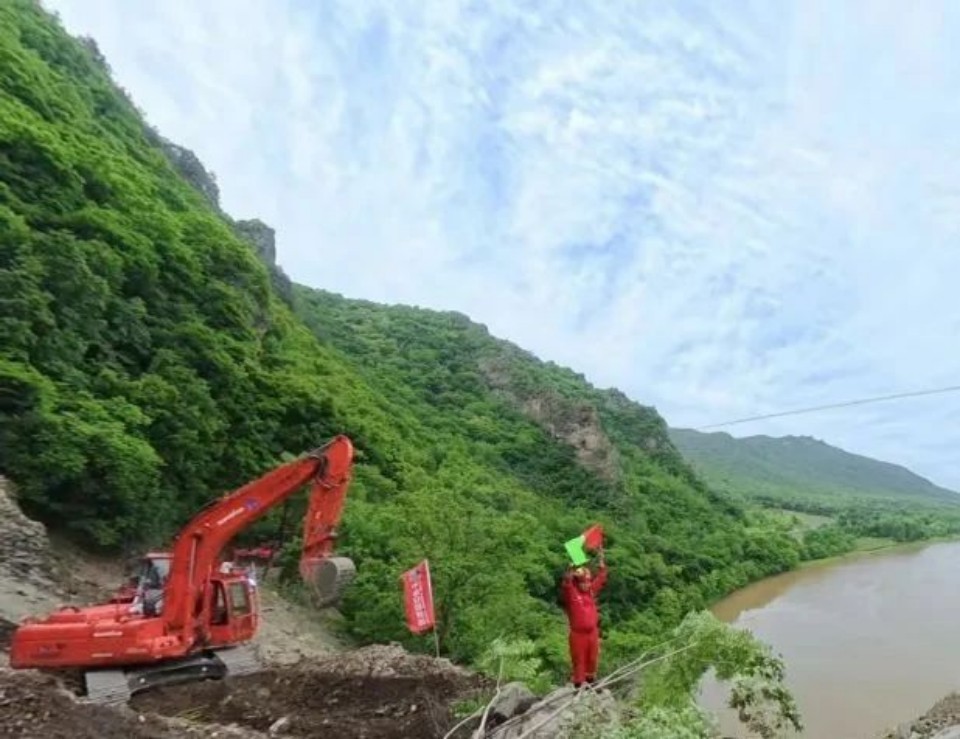 硬核破解“最后一公里”难题，尊龙凯时官网网址智能应抢救援装备助力“应急使命·2025”演习！