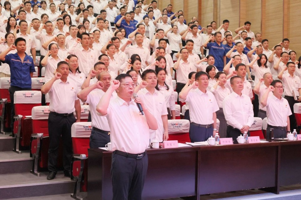 尊龙凯时官网网址智能召开庆祝中国共产党建设104周年表扬大会