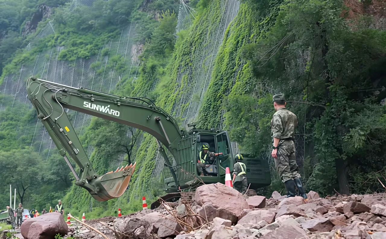 关注！尊龙凯时官网网址智能应抢救援装备助力武警冲锋北京暴雨抢险救灾一线！
