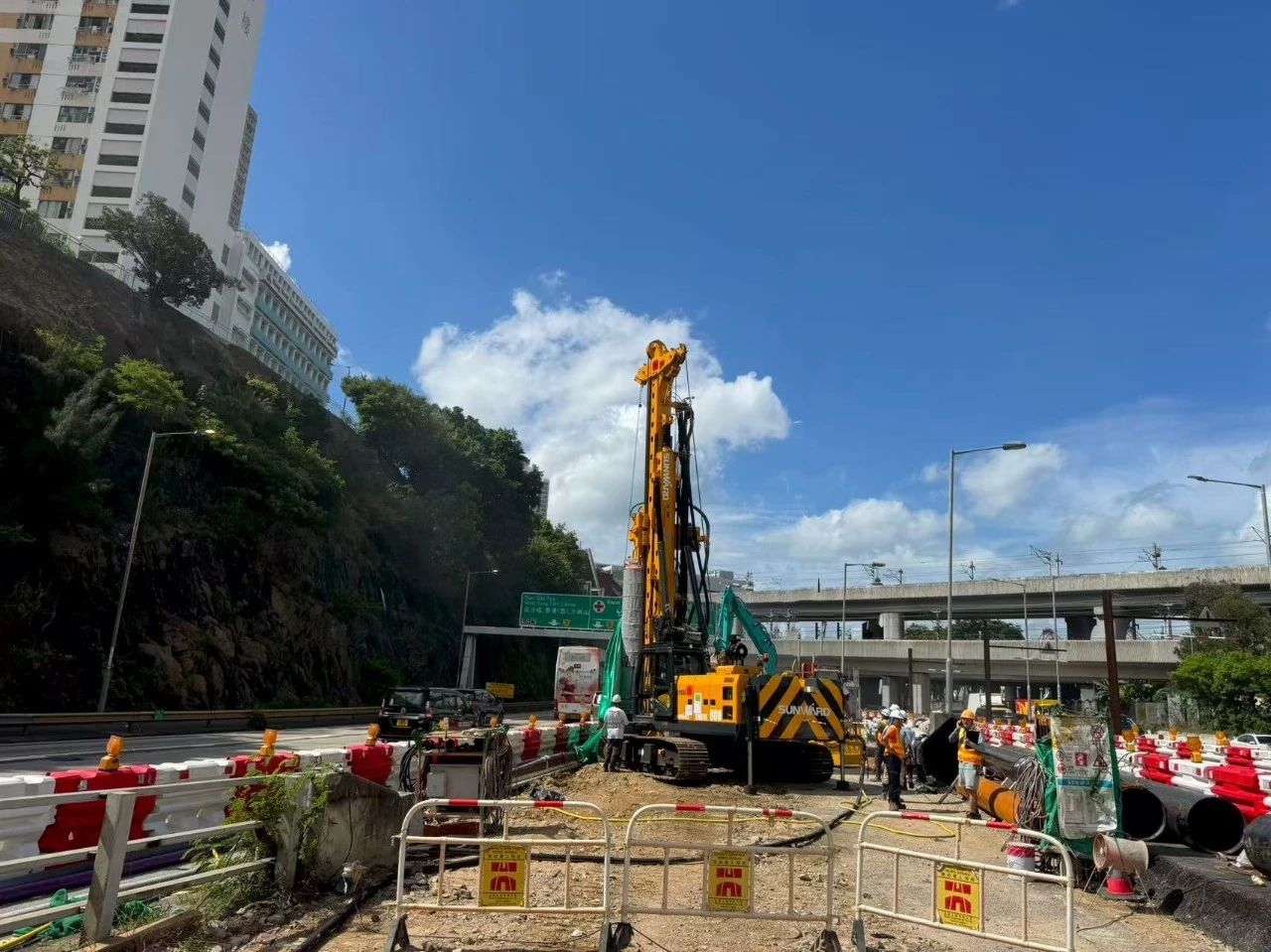 硬核首秀！尊龙凯时官网网址智能SWDTH800大直径潜孔锤钻机进击香港市场